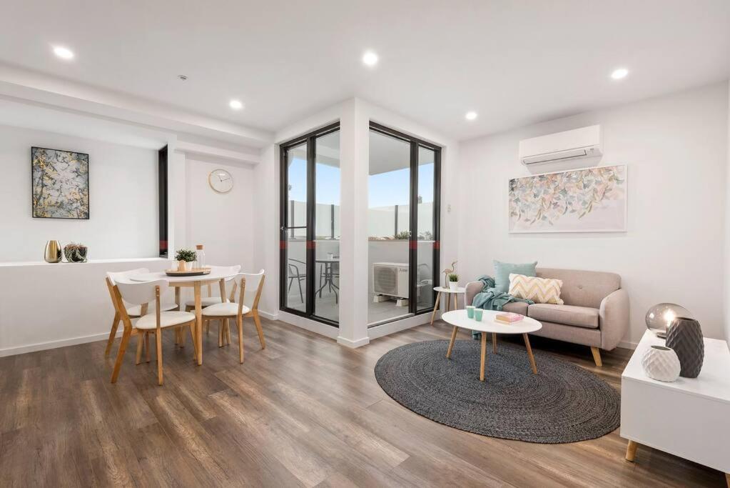 Boutique Heidelberg Heights 2Br Apartment 105 メルボルン エクステリア 写真